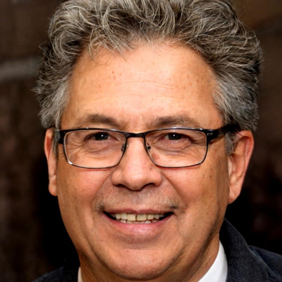 Simeon teaching risk management principles in workshop setting