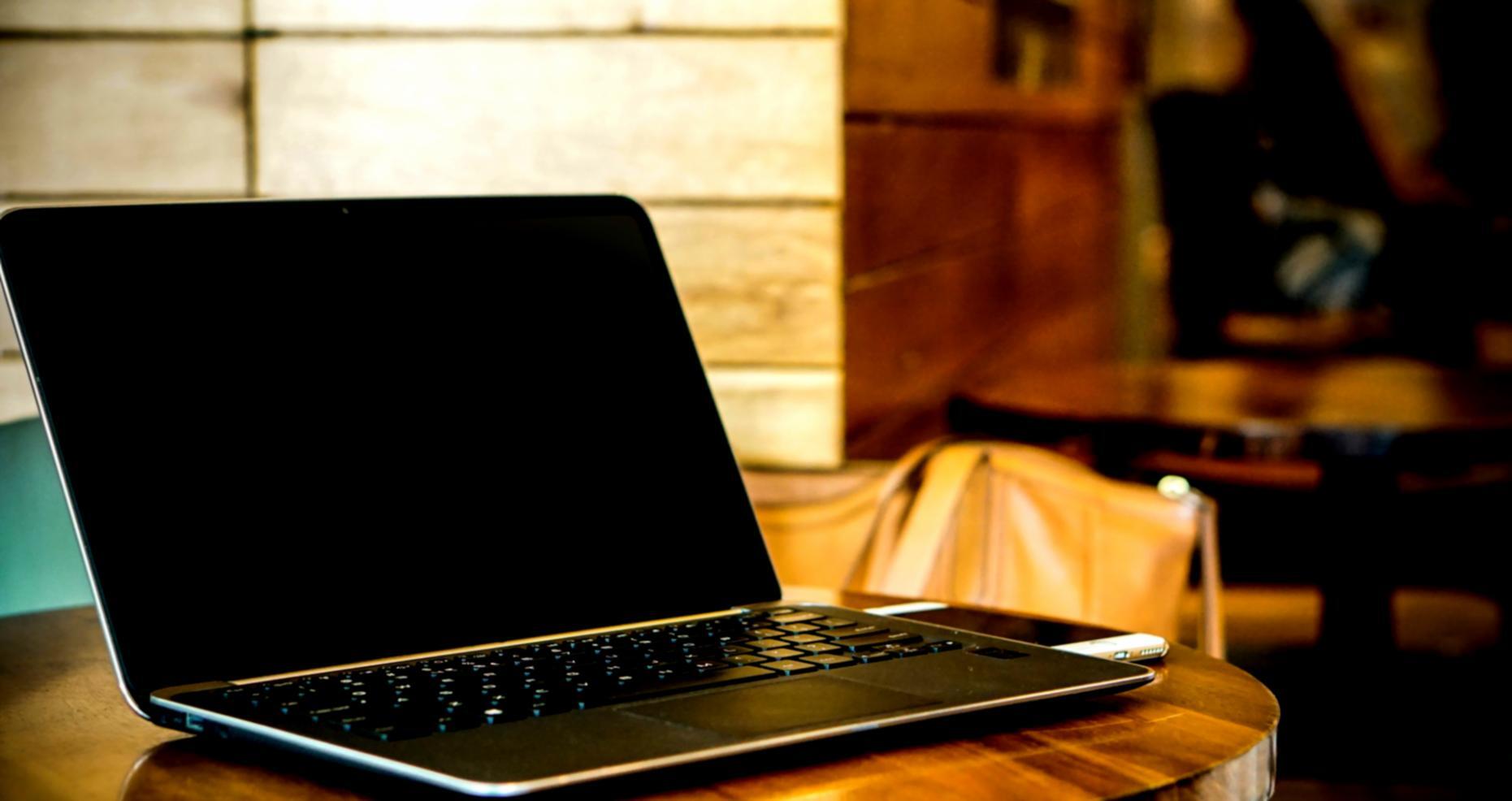 Students analyzing real market data during interactive trading session