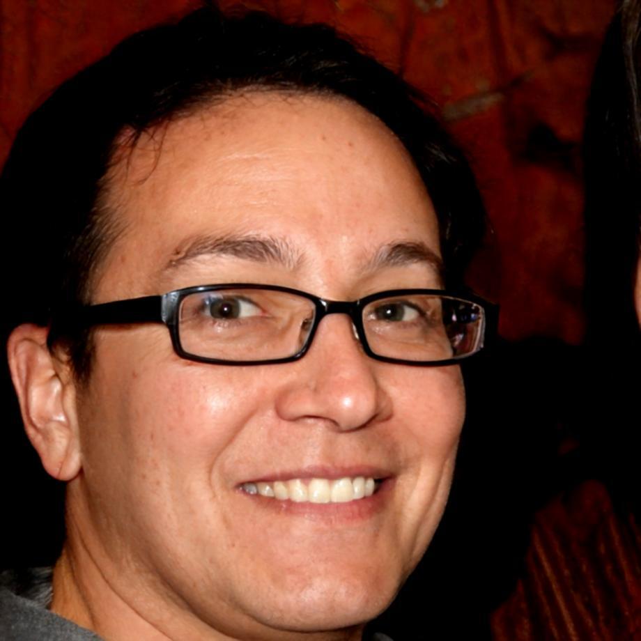 Yordan Hristov reviewing technical chart patterns with students